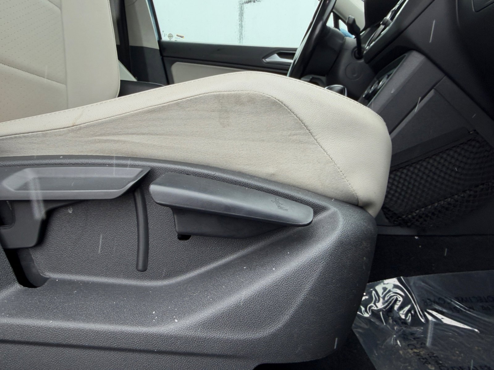 Used 2018 Volkswagen Tiguan SE w/ Panoramic Sunroof Package AWD/4WD image 26