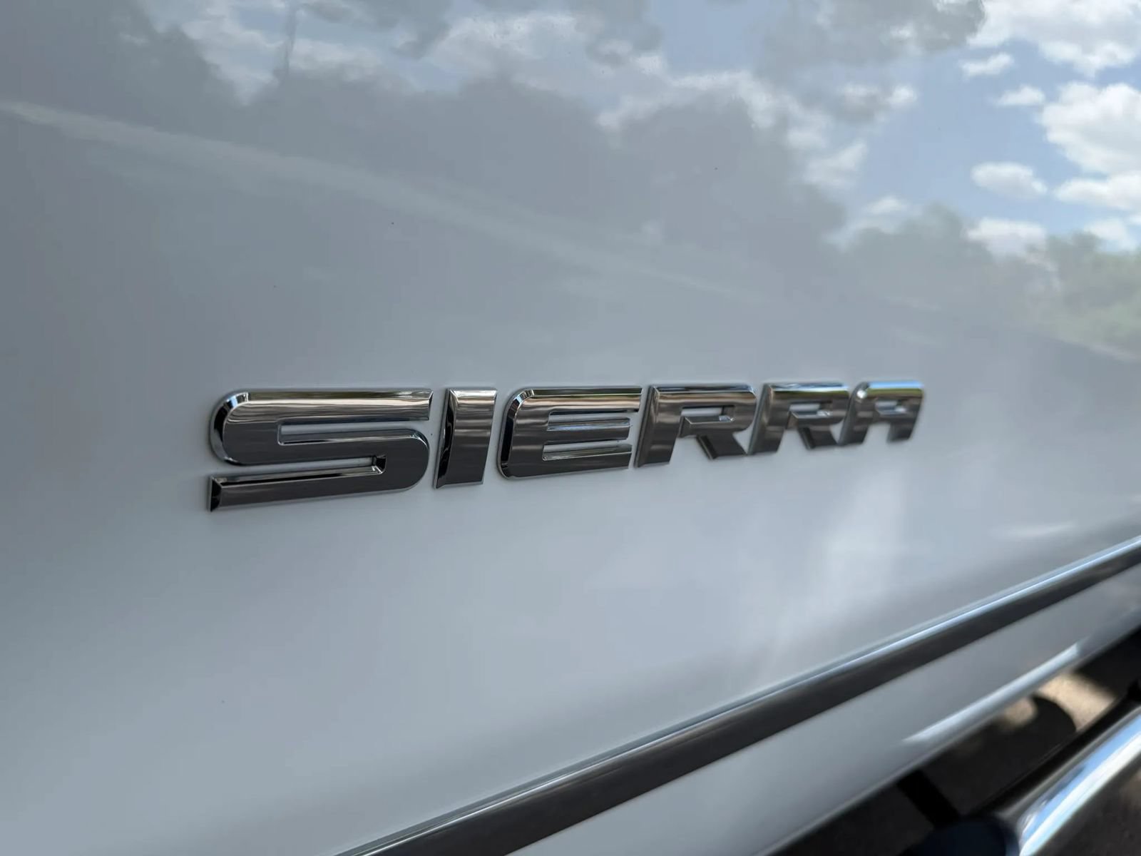 Used 2018 GMC Sierra 1500 SLT w/ Enhanced Driver Alert Package RWD image 17
