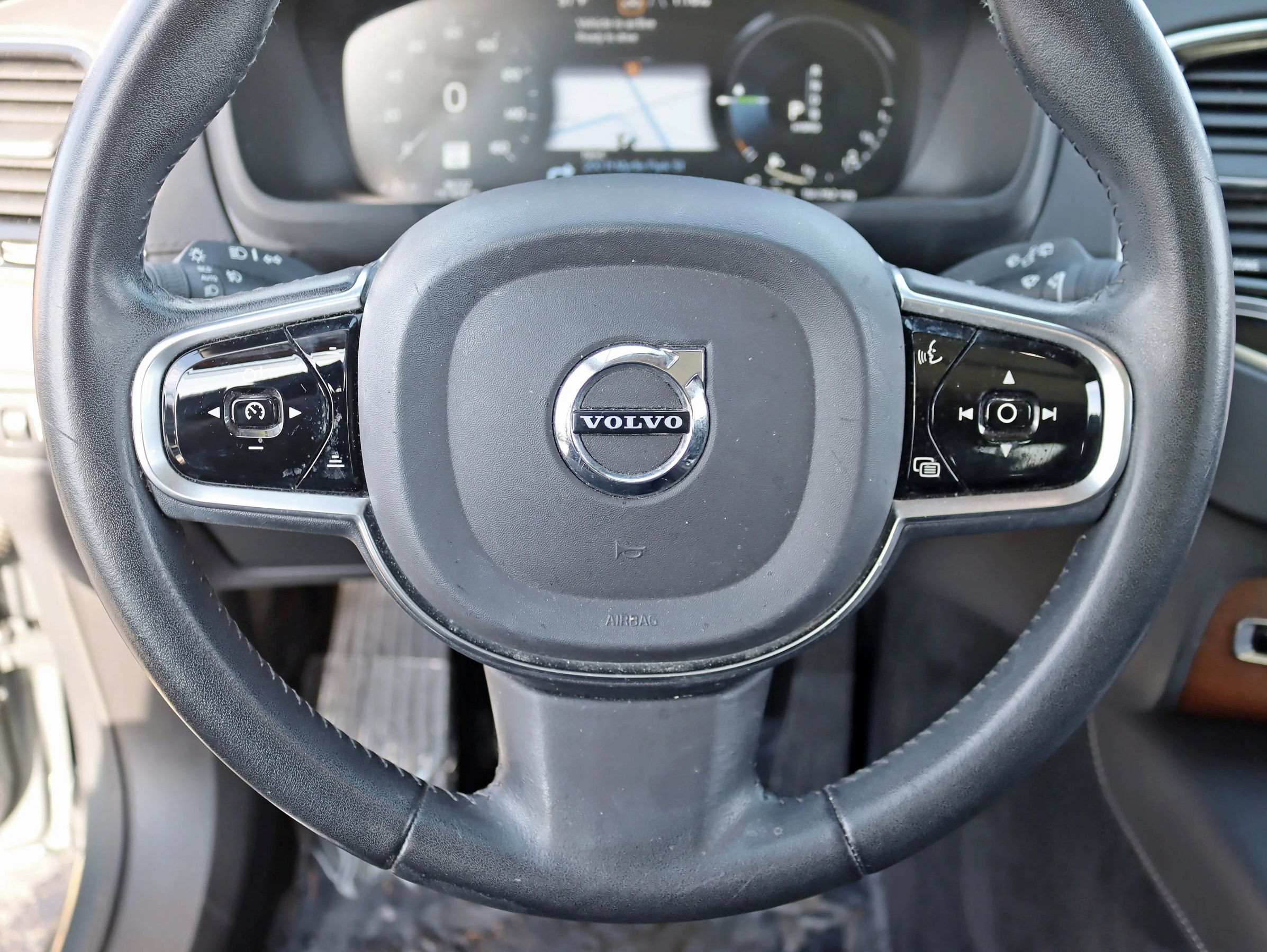 Used 2016 Volvo XC90 T8 Inscription w/ Protection Package Plus AWD/4WD image 18