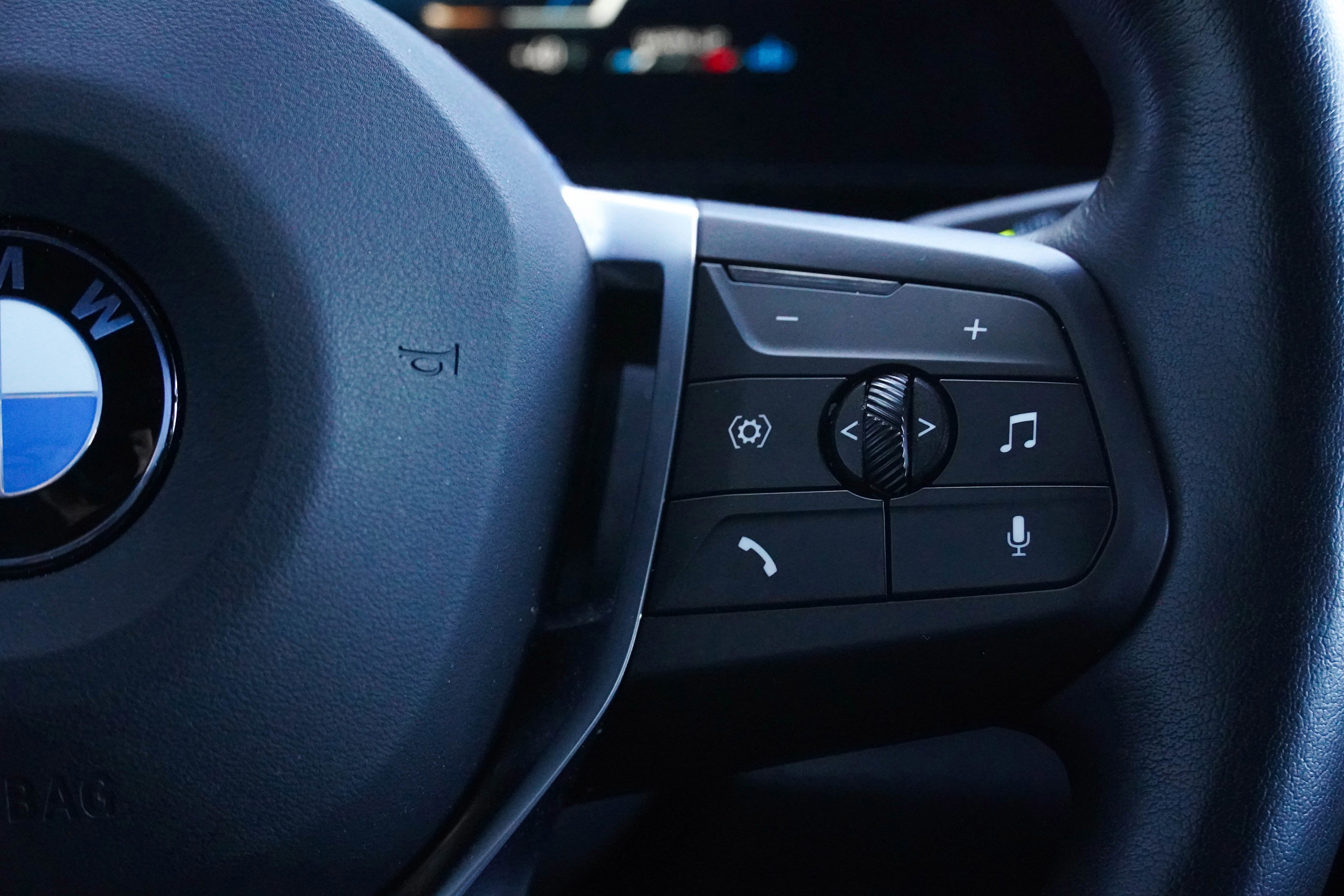 Certified 2025 BMW X2 xDrive28i image 21