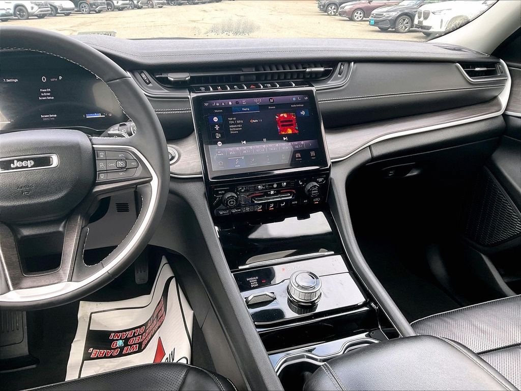 Used 2023 Jeep Grand Cherokee L Limited w/ Luxury Tech Group II AWD/4WD image 19