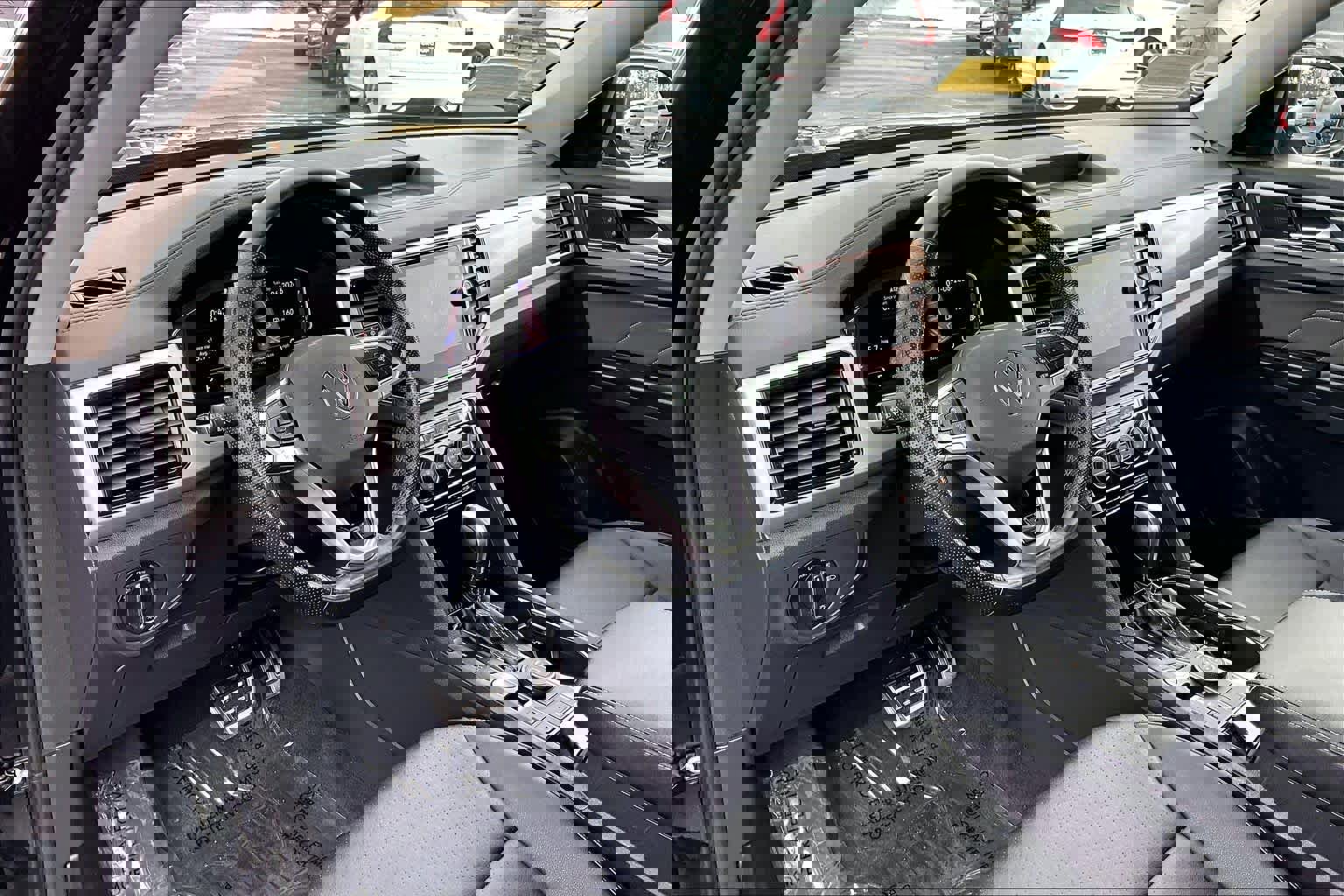 Used 2021 Volkswagen Atlas SEL R-Line image 17