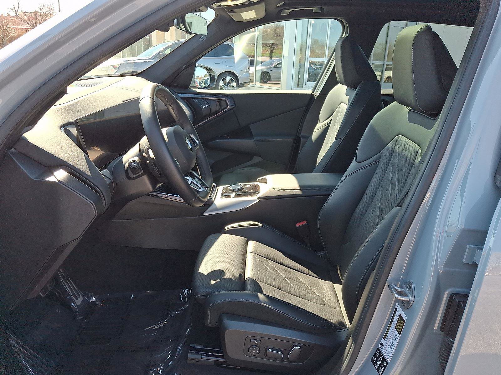 Used 2025 BMW X3 xDrive30i AWD/4WD image 14