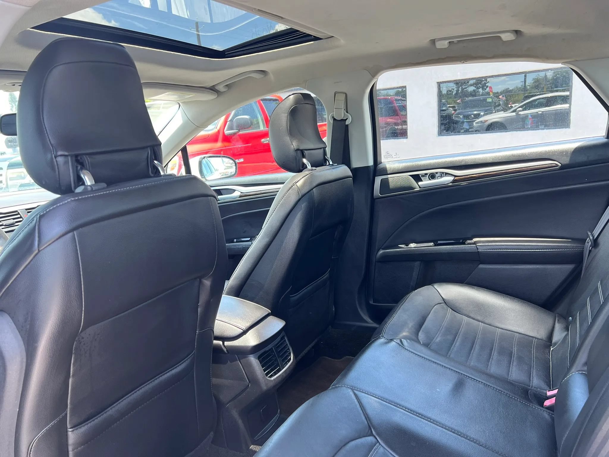 Used 2014 Ford Fusion SE w/ Equipment Group 202A FWD image 11