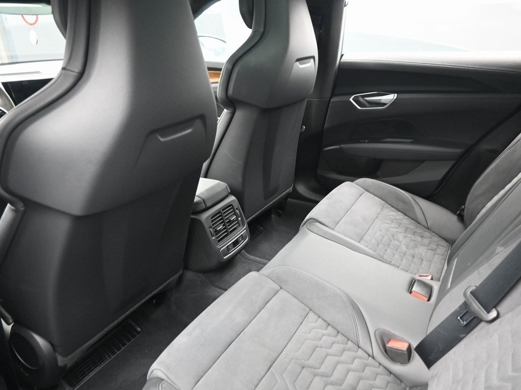 Used 2022 Audi e-tron GT Premium Plus image 30