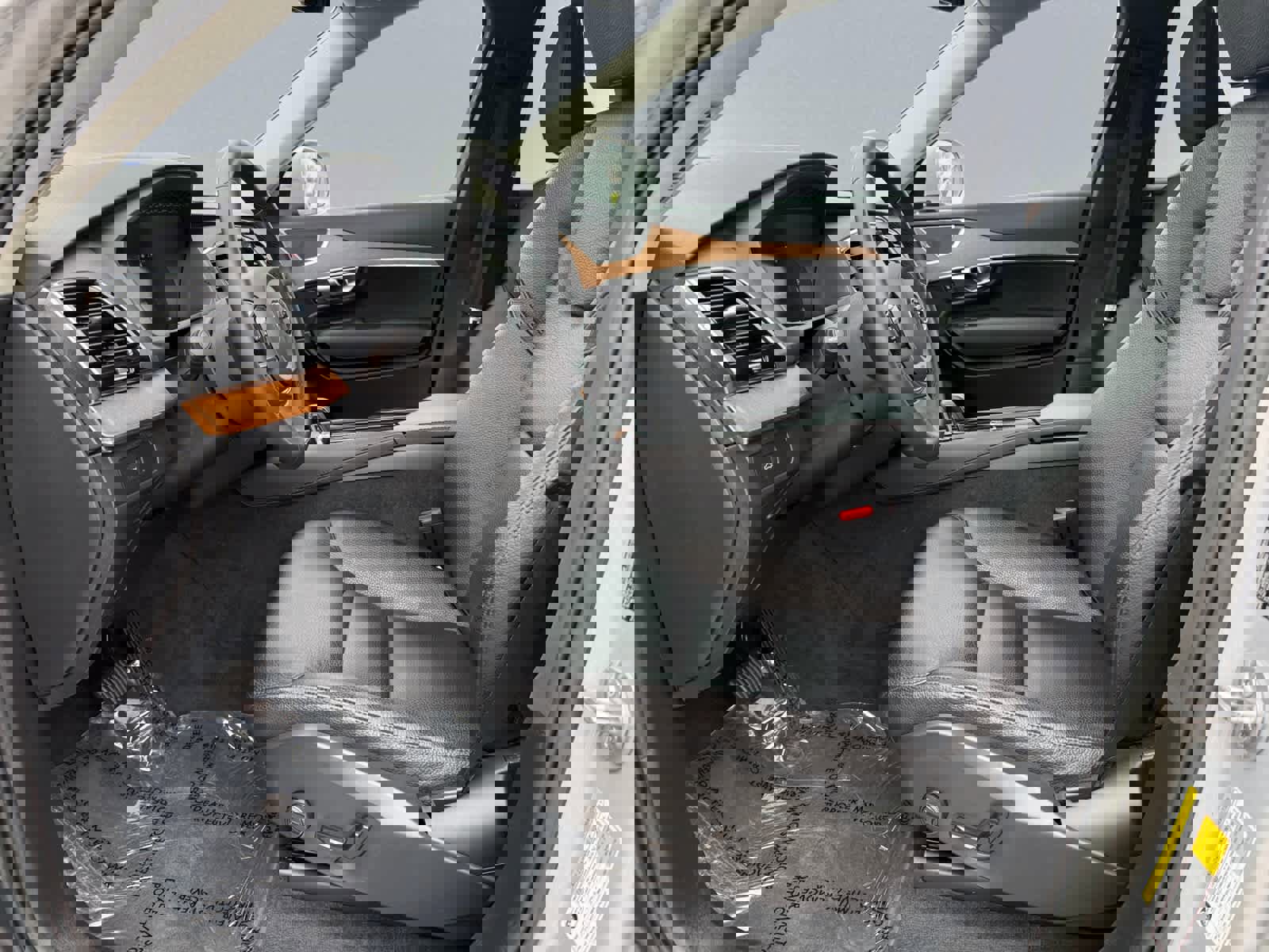 Used 2023 Volvo XC90 B6 Plus w/ Protection Package image 23