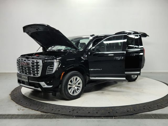 Used 2025 GMC Yukon XL Denali AWD/4WD image 12