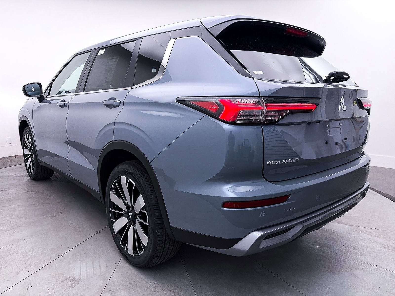New 2026 Mitsubishi Outlander SE FWD image 4