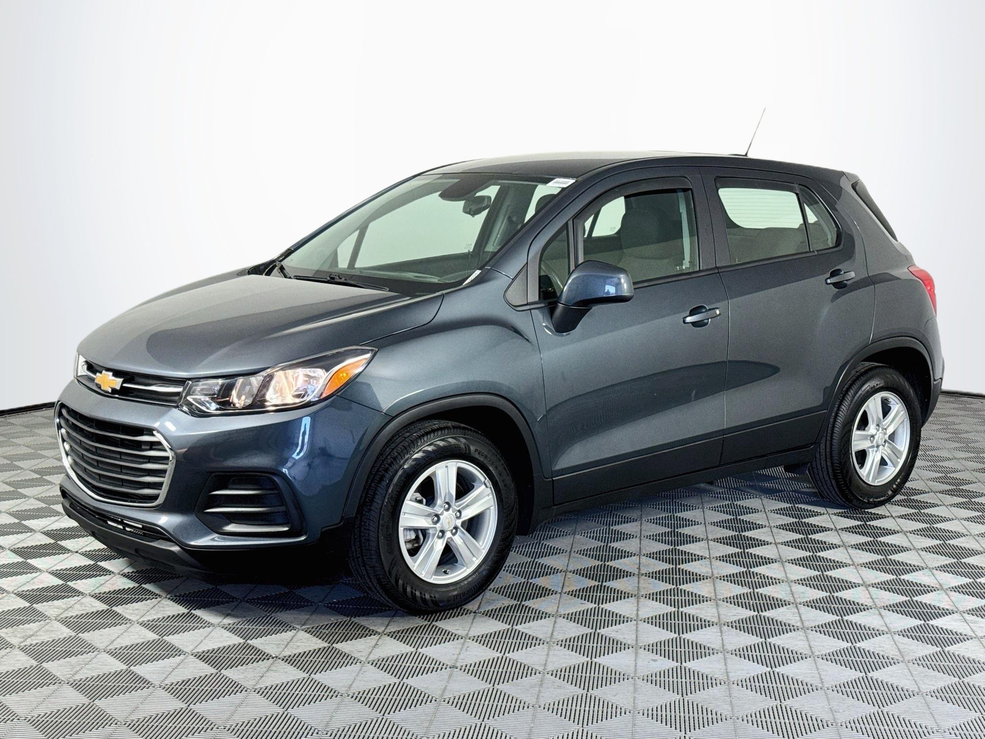 Used 2021 Chevrolet Trax LS FWD image 4