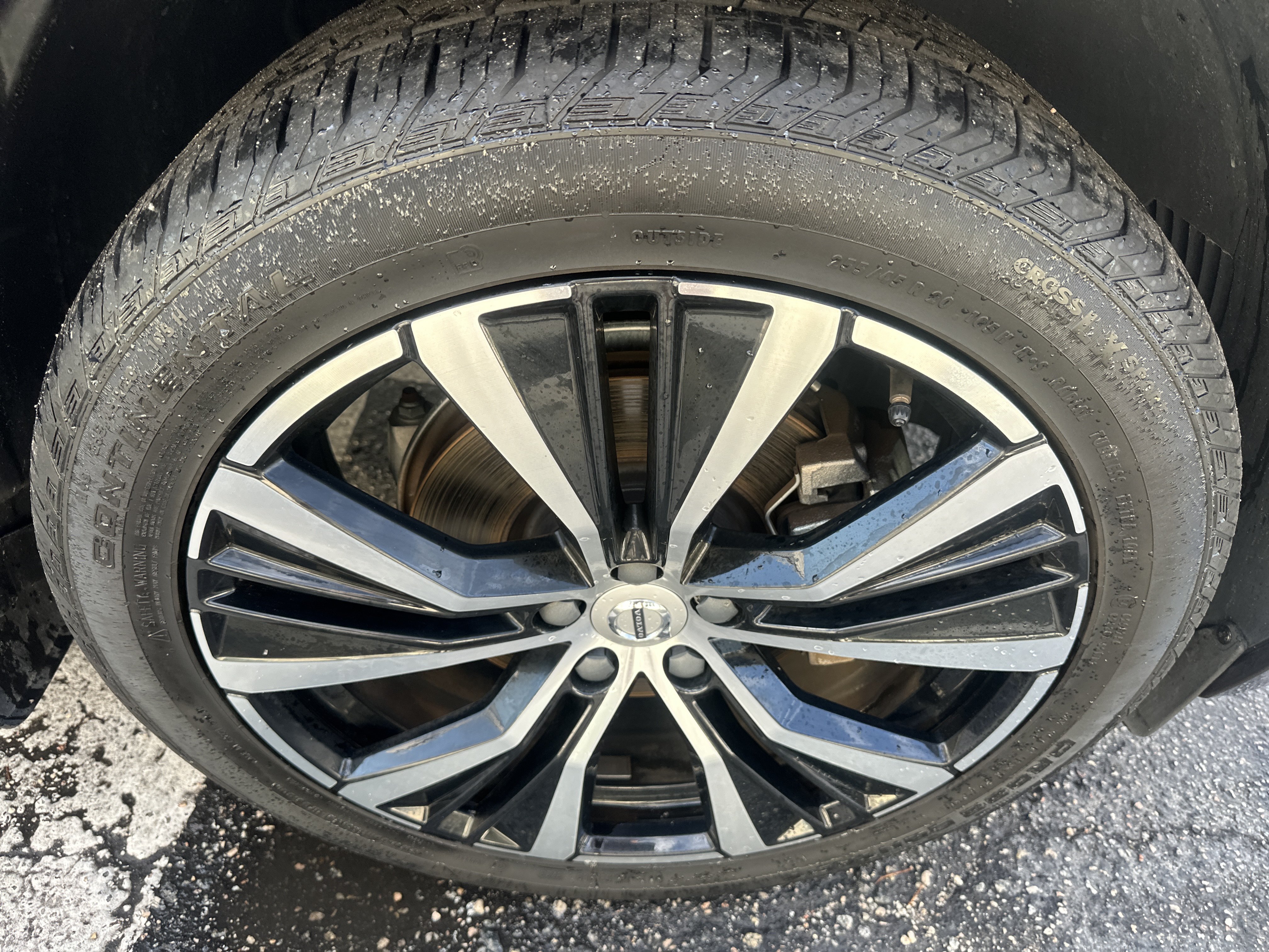 Used 2024 Volvo XC60 B5 Plus AWD/4WD image 6
