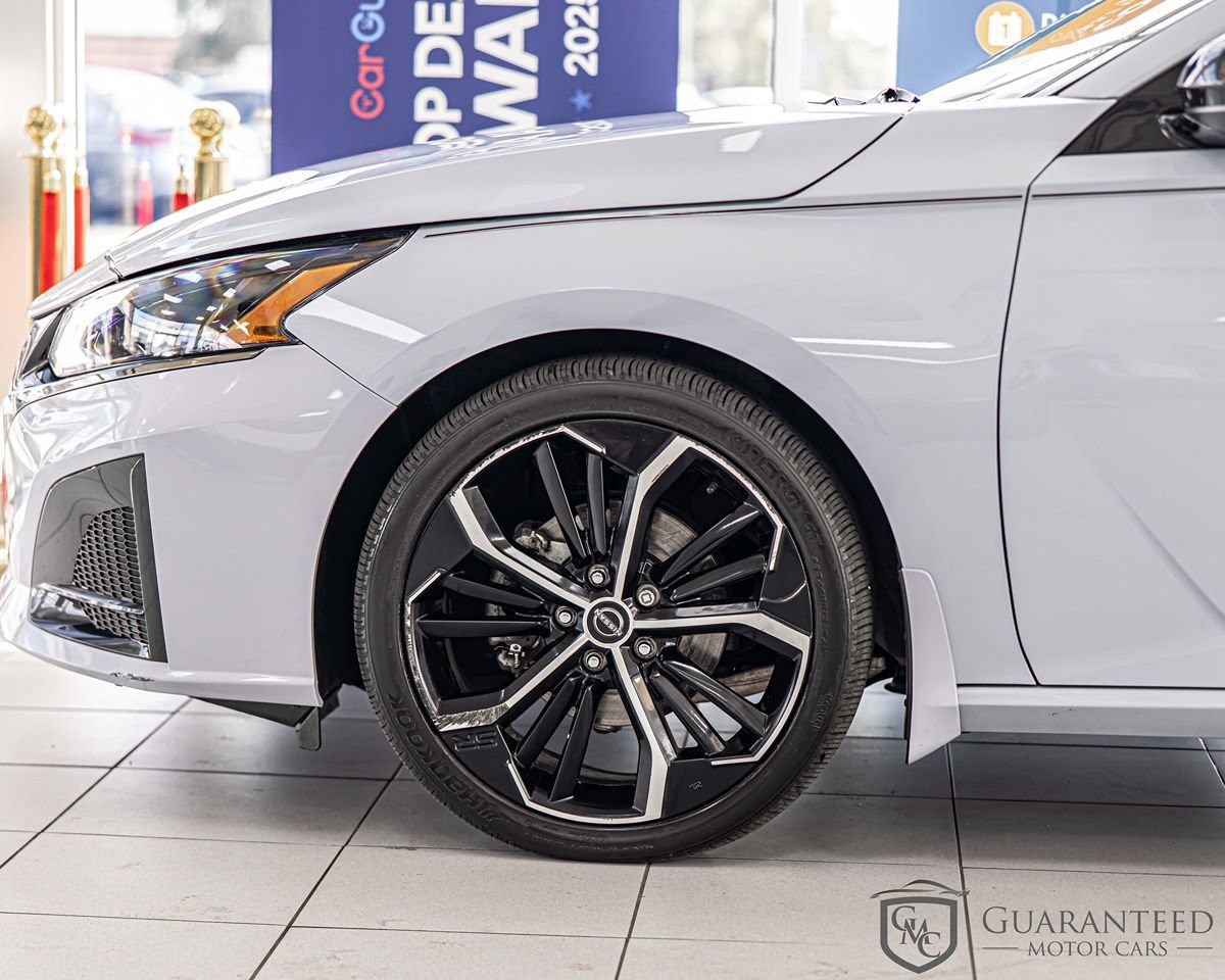 Used 2024 Nissan Altima 2.5 SR w/ SR Premium Package FWD image 7