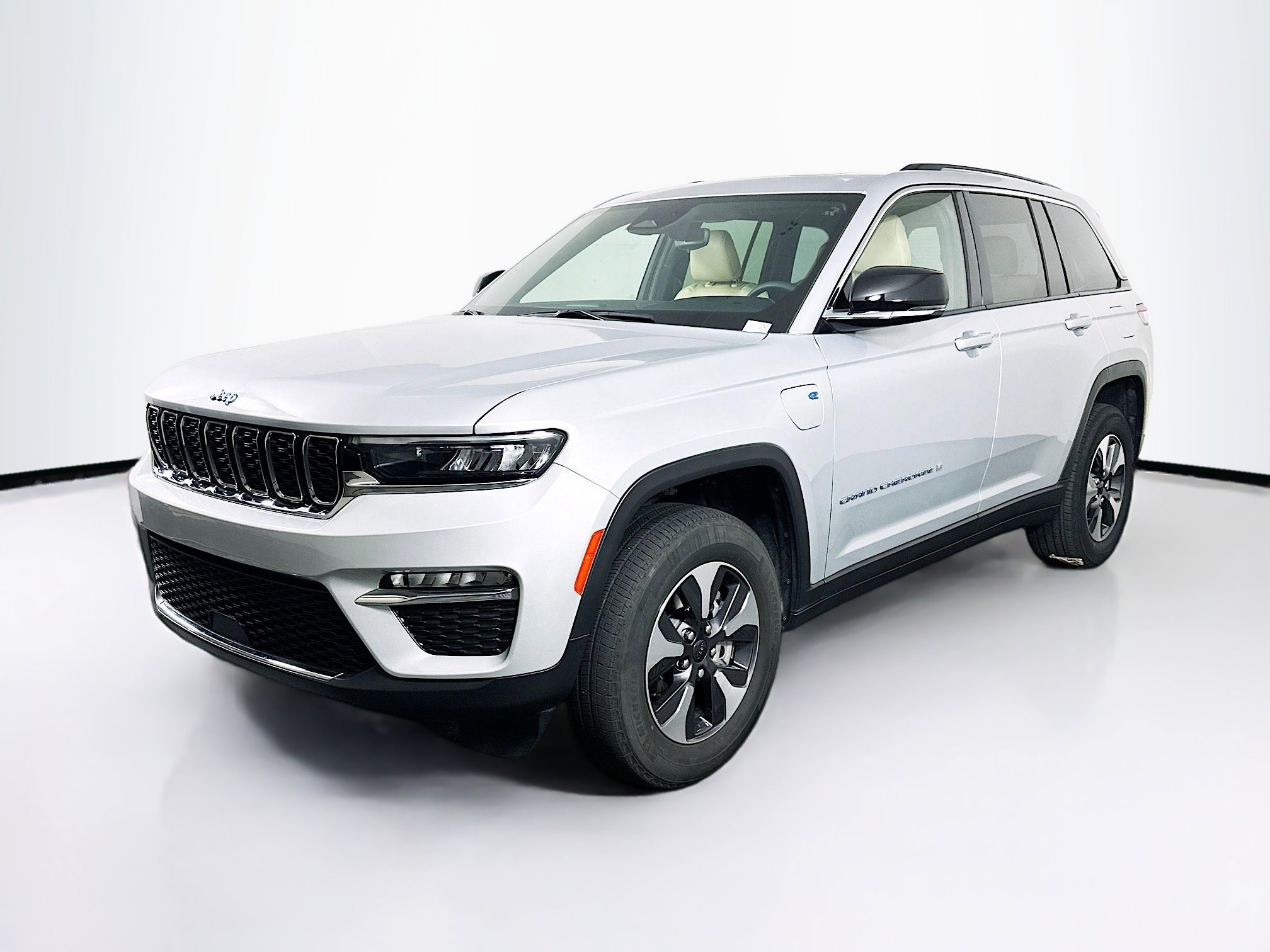 Used 2022 Jeep Grand Cherokee Limited 4xe AWD/4WD image 3