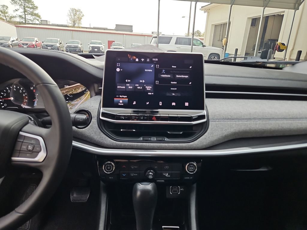 Used 2024 Jeep Compass Latitude image 15