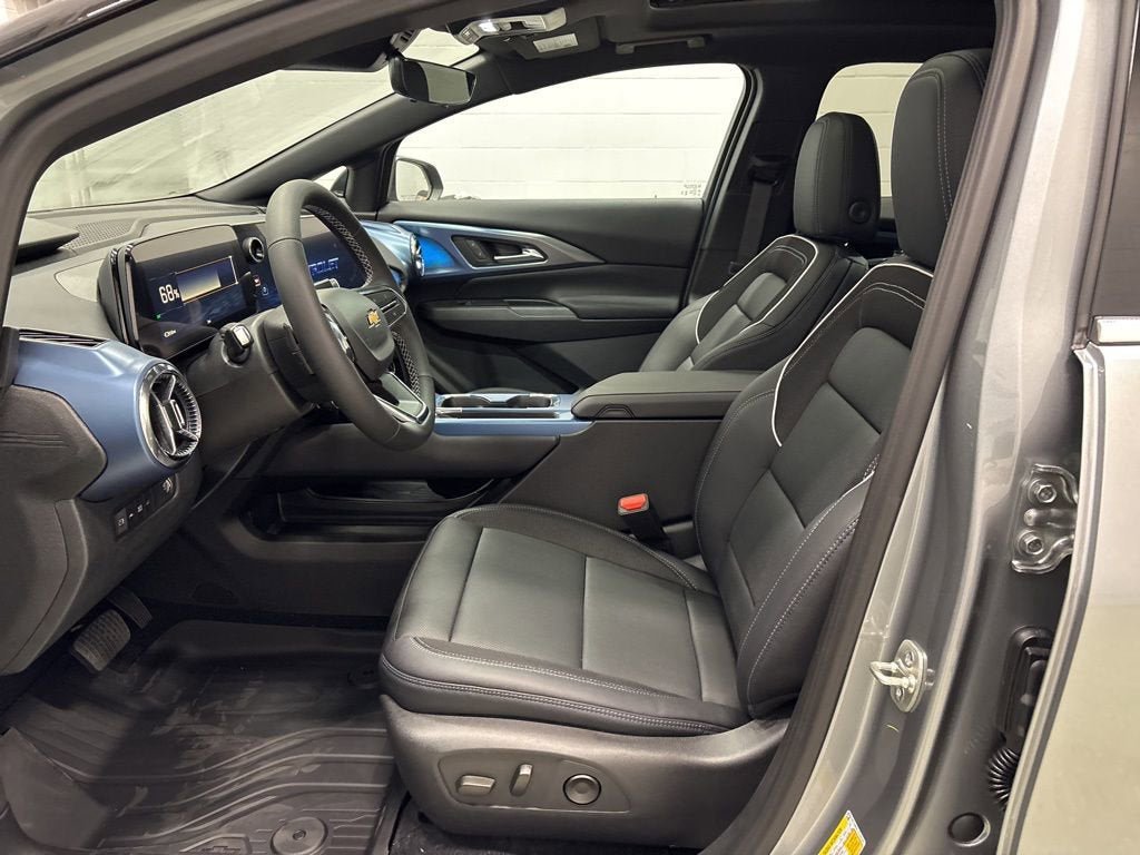 New 2026 Chevrolet Equinox EV LT w/ Convenience Package II AWD/4WD image 9