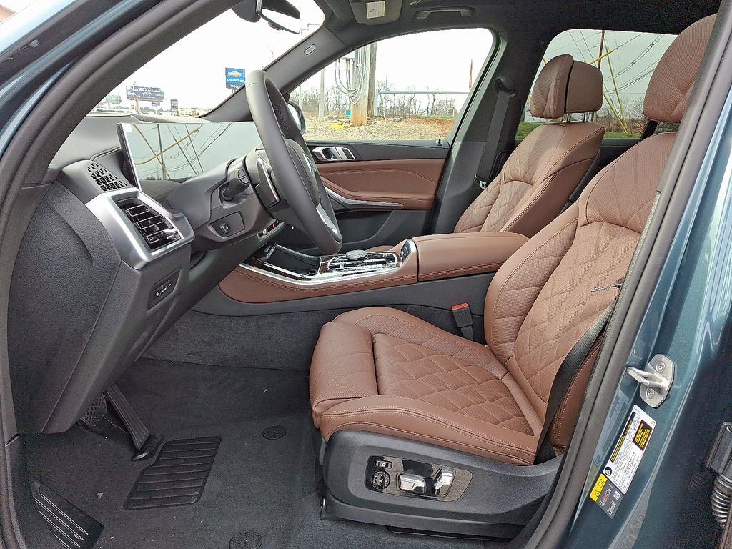 Used 2026 BMW X5 xDrive50e AWD/4WD image 11