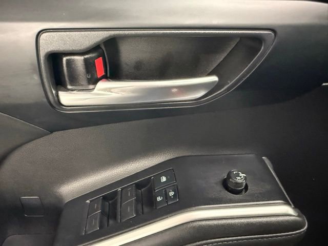 Used 2021 Toyota Highlander XLE image 32