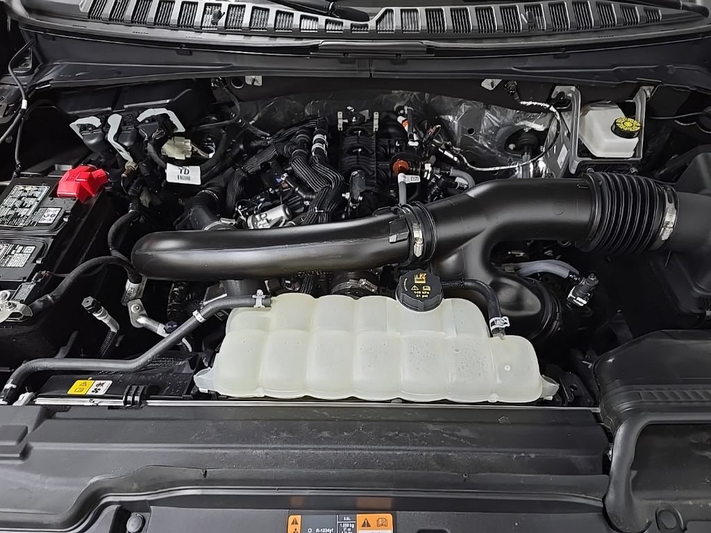 Certified 2025 Ford Expedition Active AWD/4WD image 17