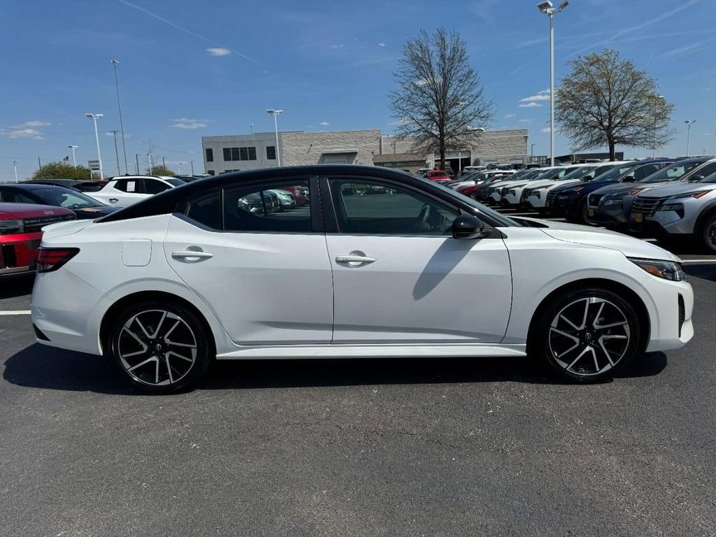 Used 2025 Nissan Sentra SR image 2