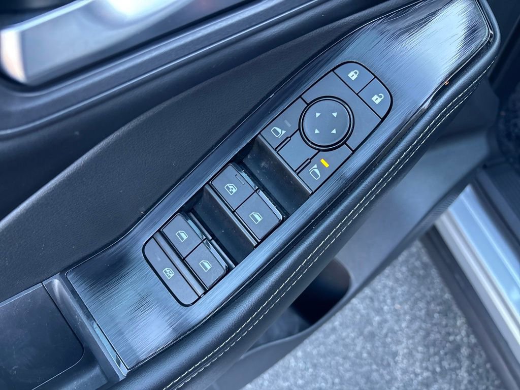 Used 2025 Nissan Rogue SV image 18