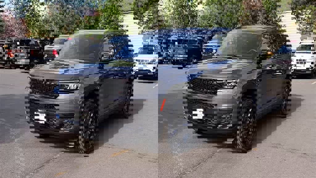 New 2025 Jeep Grand Cherokee L Laredo image 4