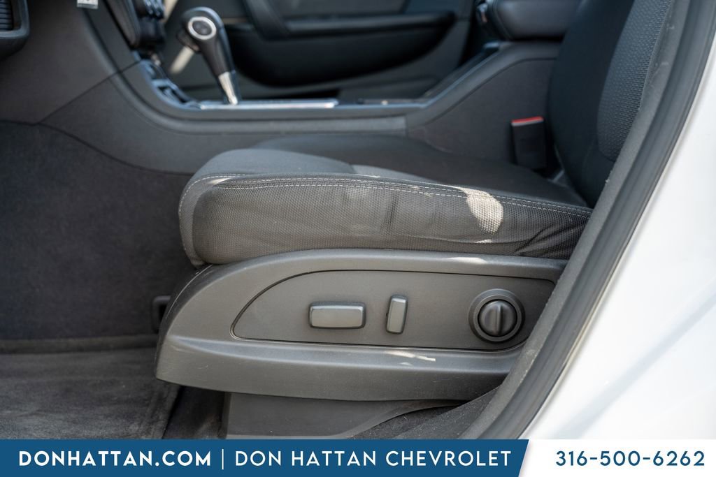 Used 2017 Chevrolet Traverse LT w/ Style and Technology Package image 18