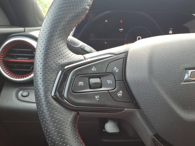 Used 2024 Chevrolet Trax RS w/ Sunroof Package FWD image 15