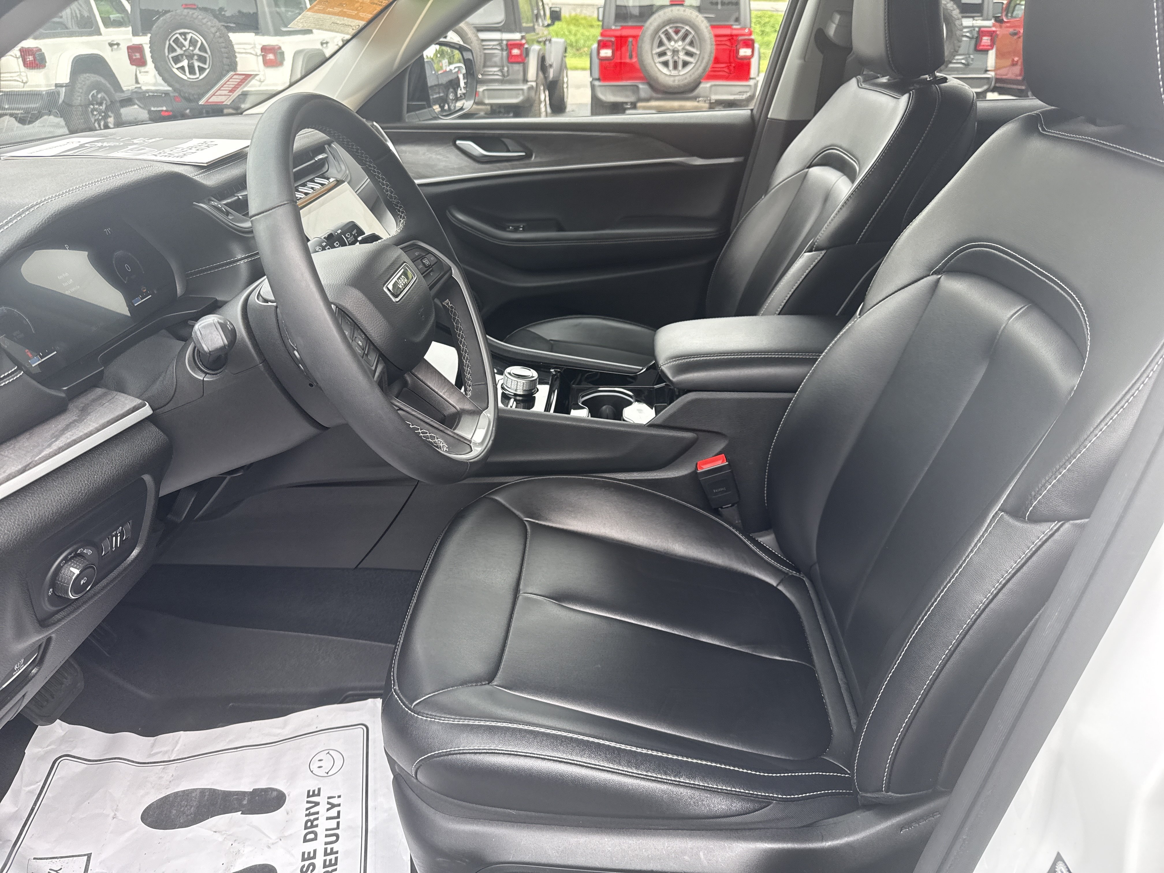 Used 2023 Jeep Grand Cherokee Limited AWD/4WD image 12