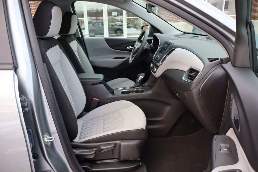 Used 2024 Chevrolet Equinox LS image 40