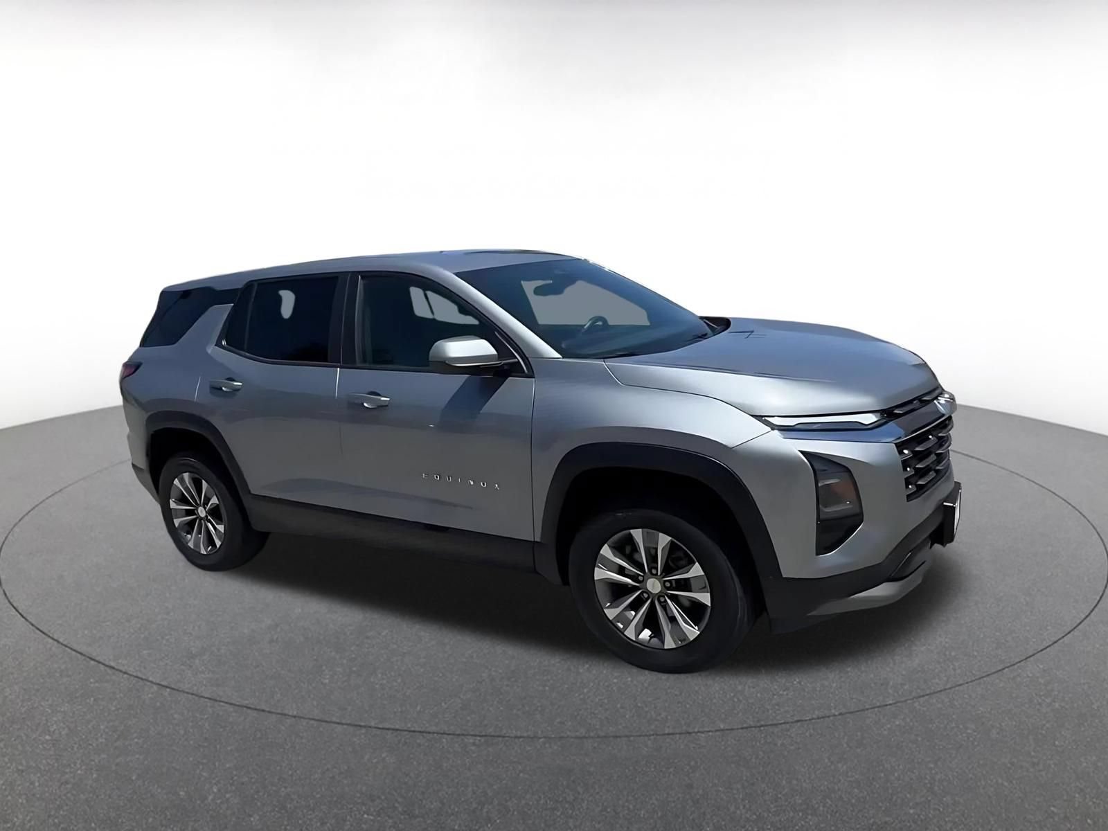 Used 2025 Chevrolet Equinox LT FWD image 2