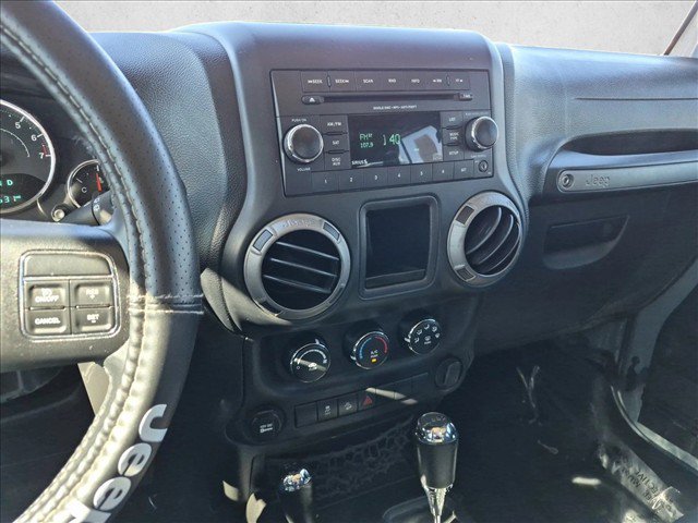 Used 2015 Jeep Wrangler Unlimited Sport w/ Connectivity Group AWD/4WD image 15