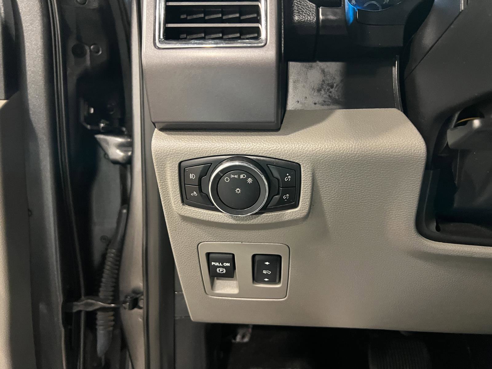 Used 2015 Ford F150 XLT w/ Equipment Group 302A Luxury image 15