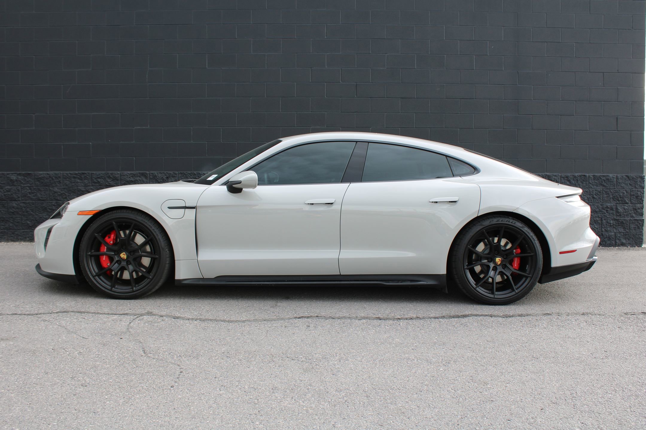 Used 2023 Porsche Taycan GTS image 2