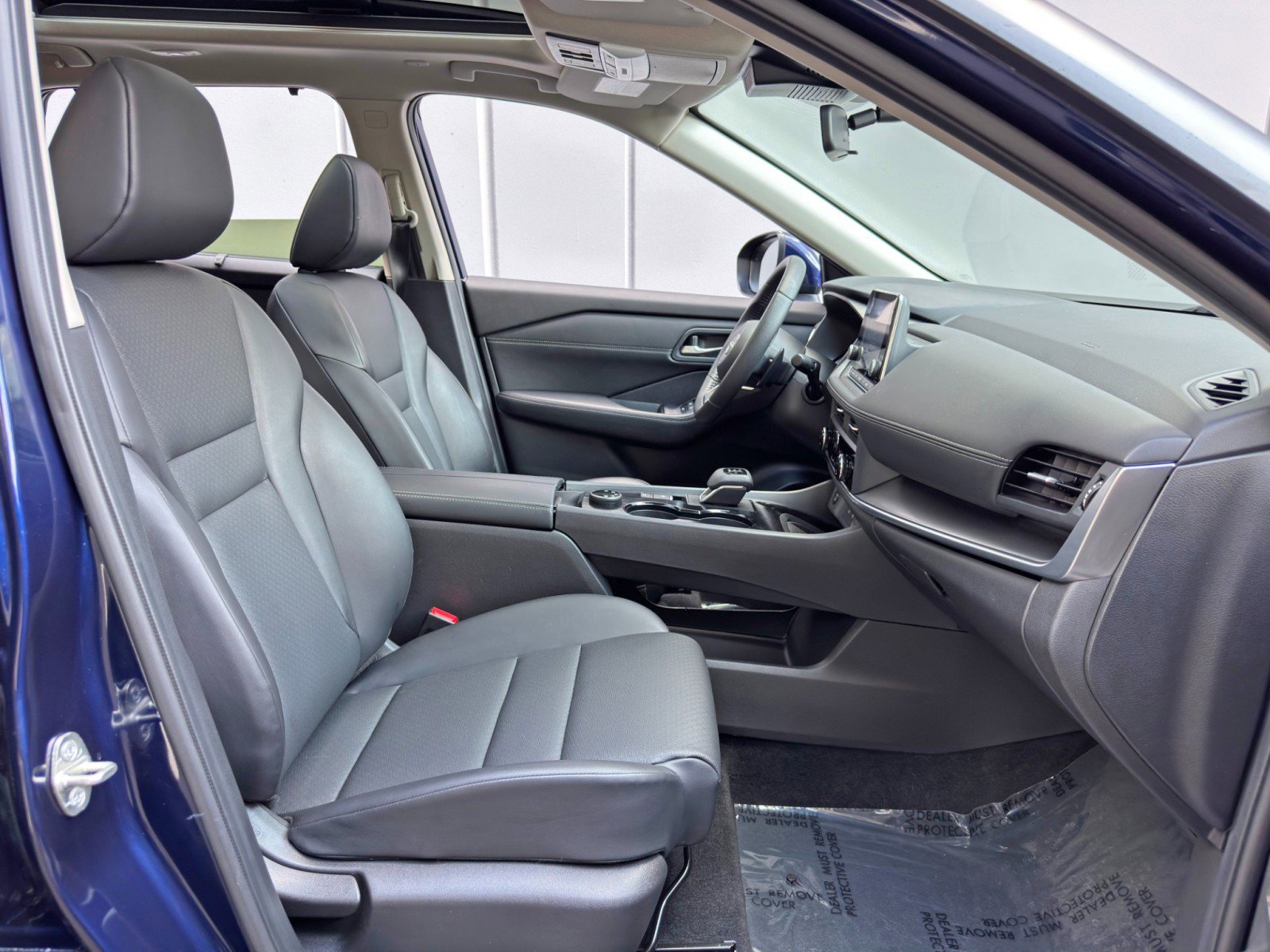 Used 2024 Nissan Rogue SV w/ SV Premium Package image 14