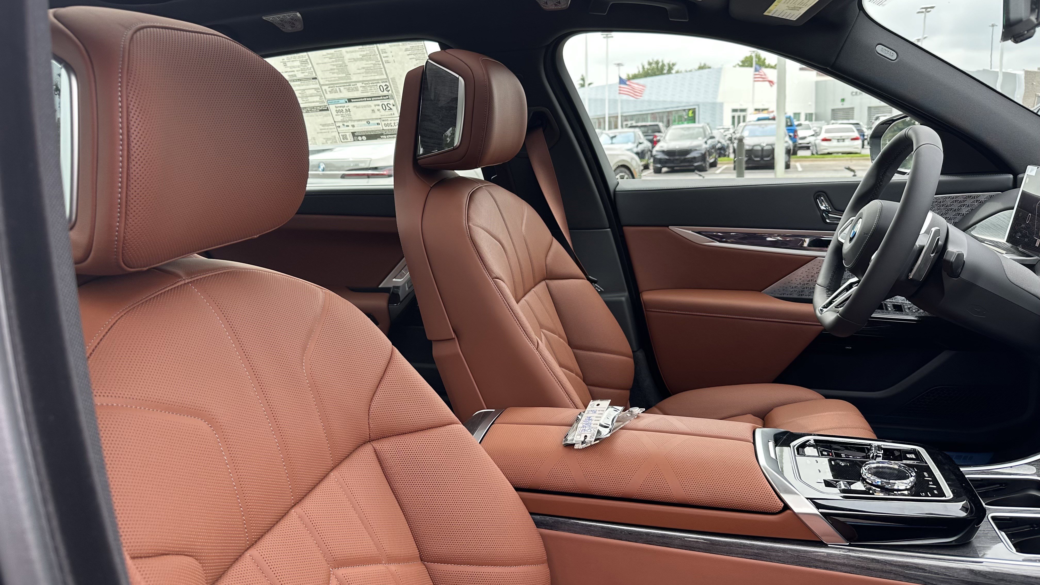 Used 2025 BMW 760i xDrive w/ Executive Package image 34