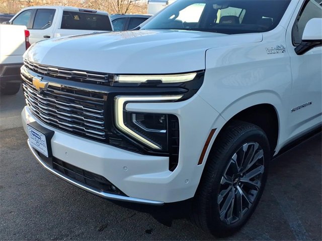 Used 2025 Chevrolet Suburban High Country image 7