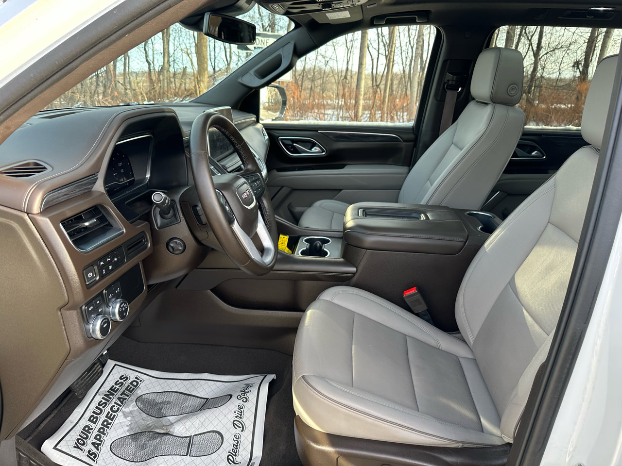 Used 2023 GMC Yukon XL SLT w/ SLT Luxury Package image 11