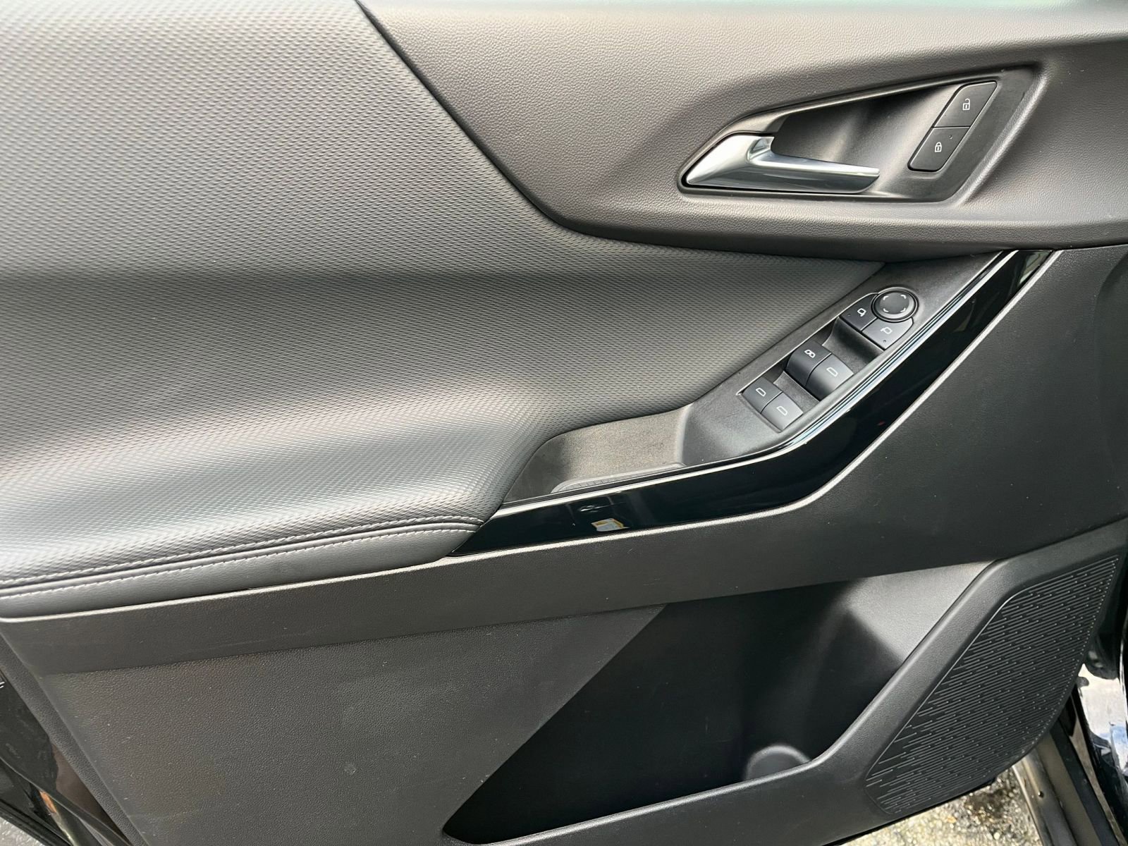 Used 2025 Chevrolet Equinox LT image 20