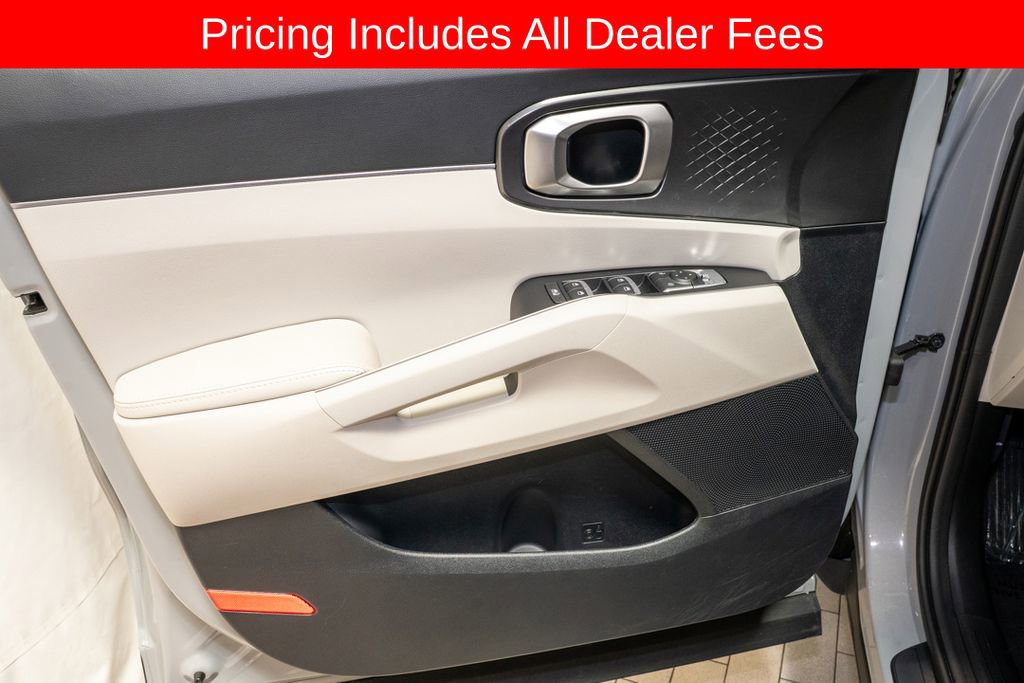 Used 2025 Kia Sorento S w/ Panoramic Sunroof Package FWD image 14