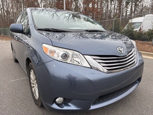 Used 2015 Toyota Sienna XLE image 10