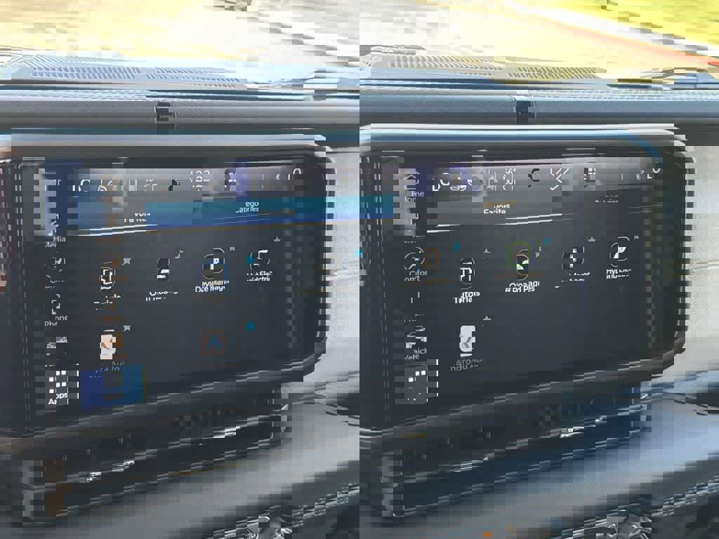 Used 2025 Jeep Wrangler Sahara image 15