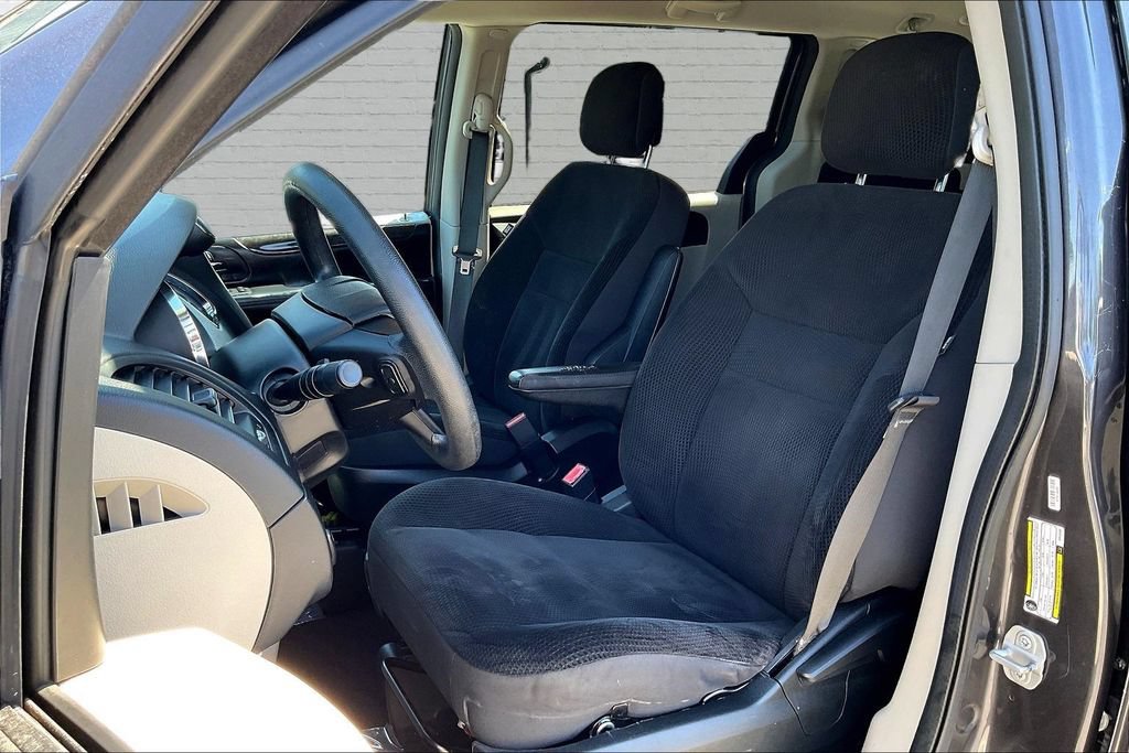 Used 2019 Dodge Grand Caravan SE FWD image 18