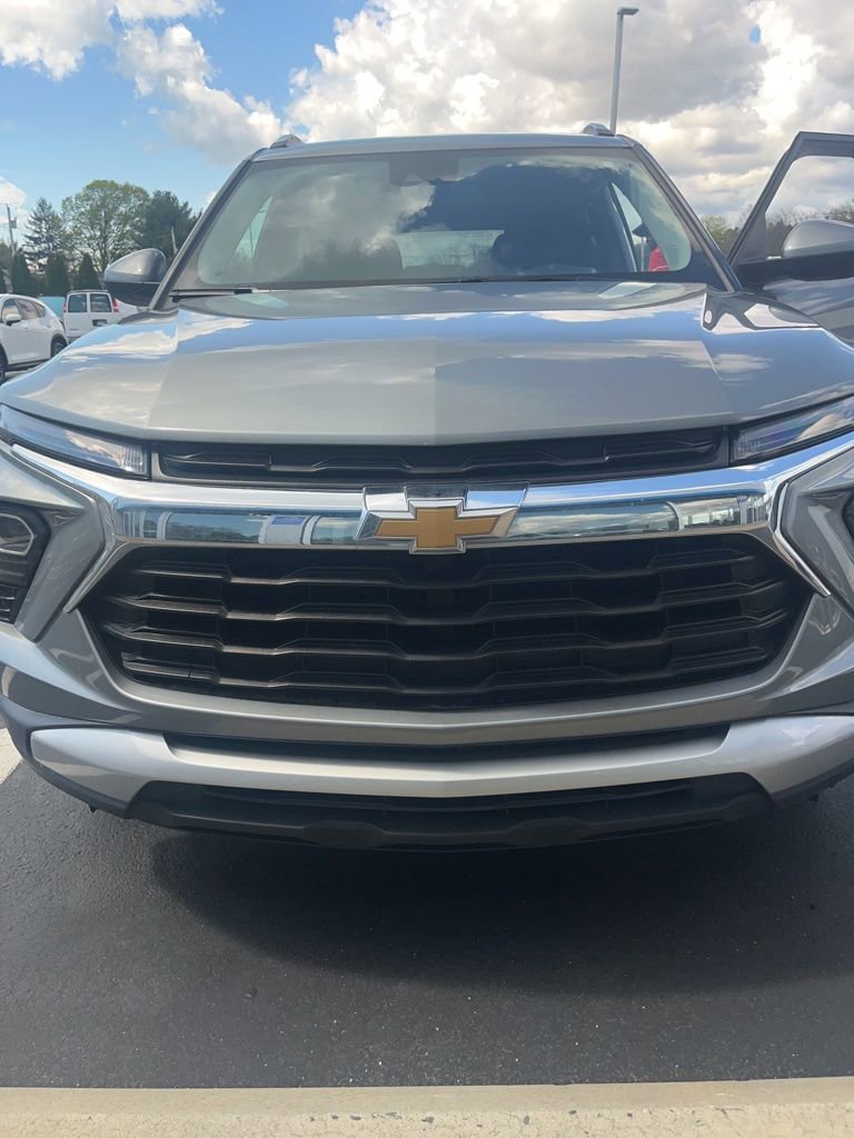Used 2024 Chevrolet TrailBlazer LT image 1
