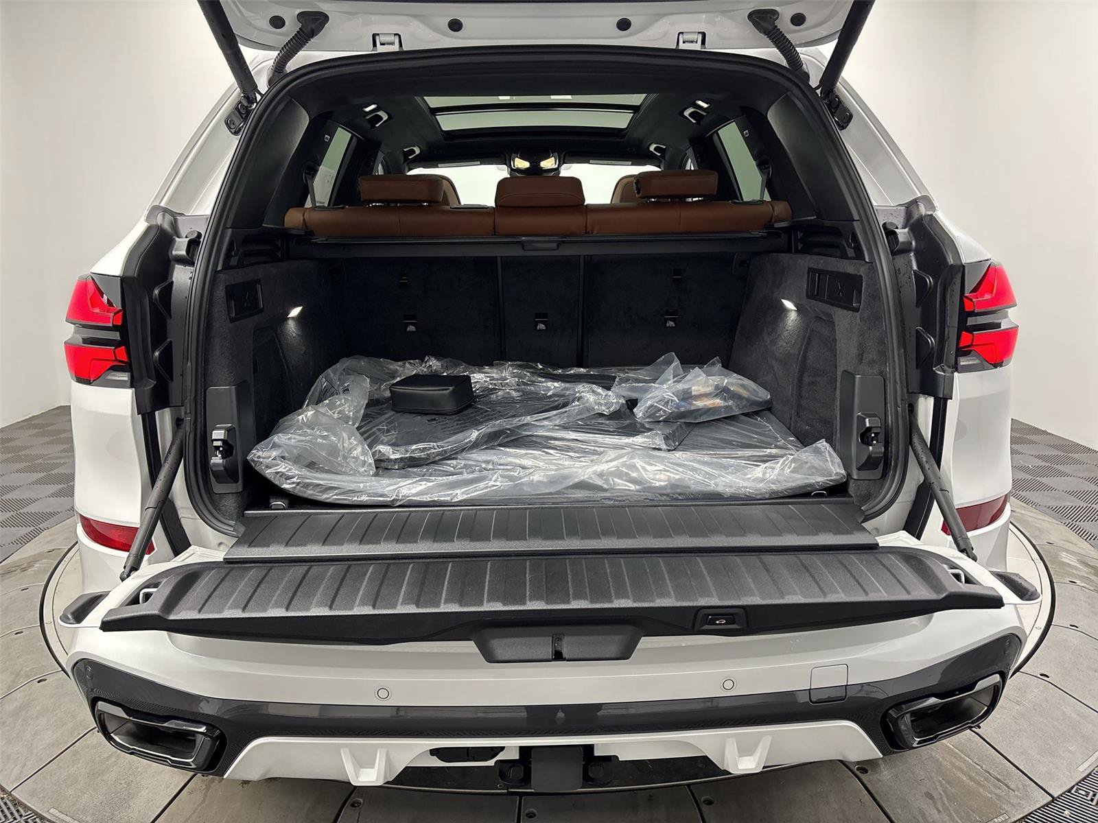 New 2026 BMW X5 xDrive40i w/ M Sport Package AWD/4WD image 21
