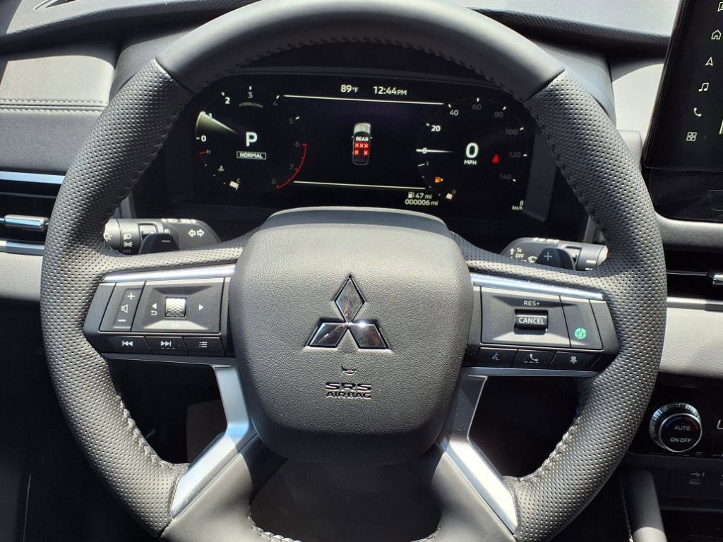 New 2025 Mitsubishi Outlander SE image 12