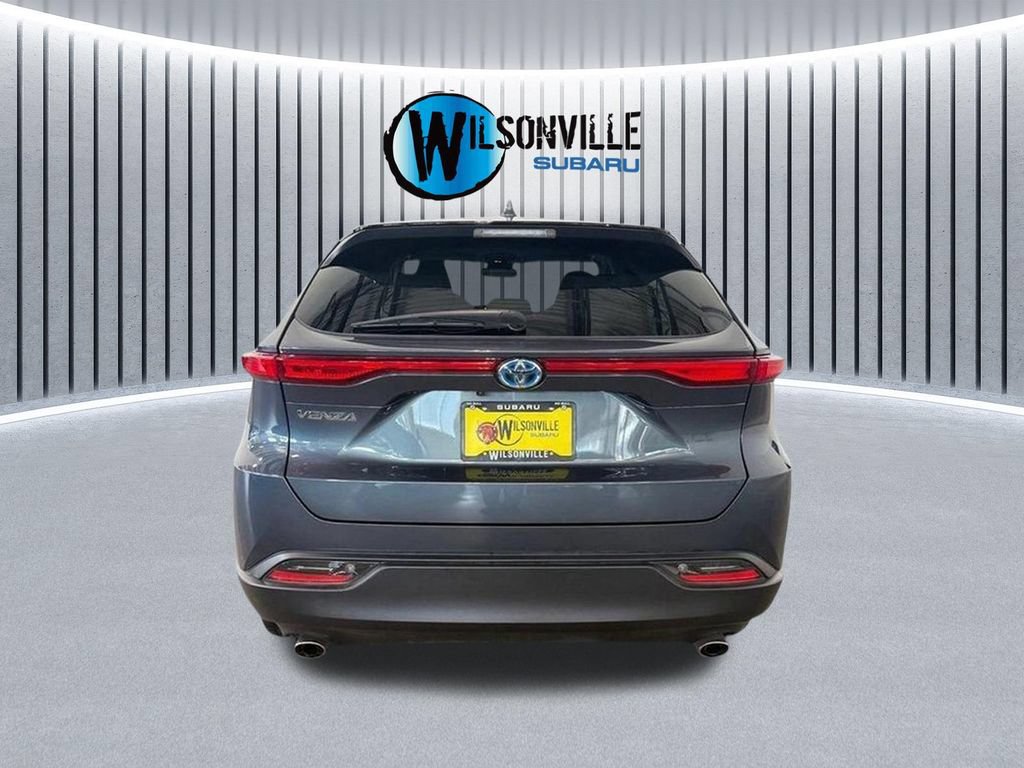 Used 2023 Toyota Venza LE AWD/4WD image 5
