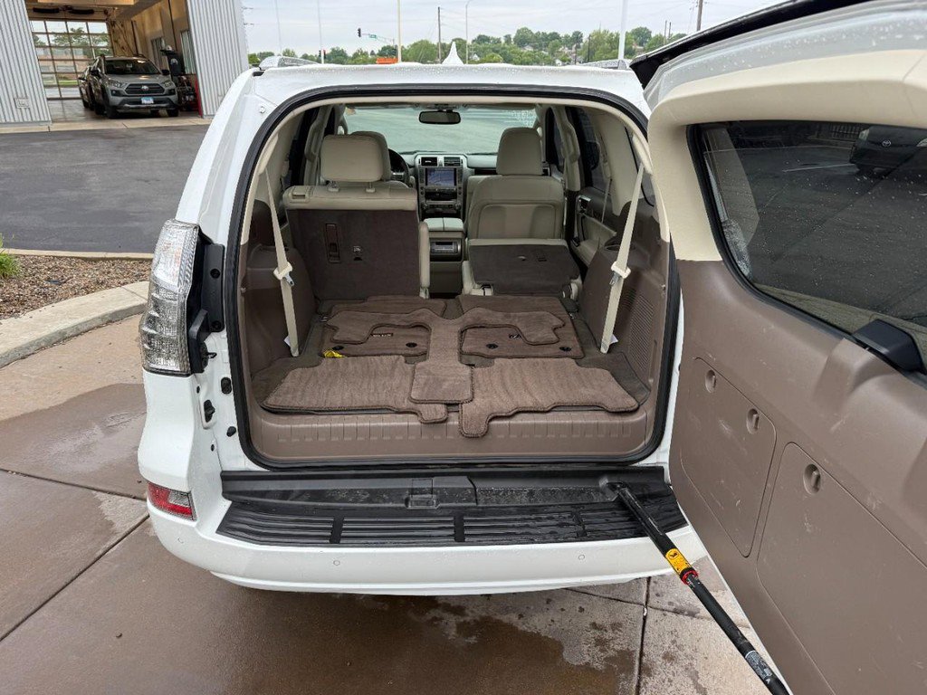 Used 2019 Lexus GX 460 Premium AWD/4WD image 7