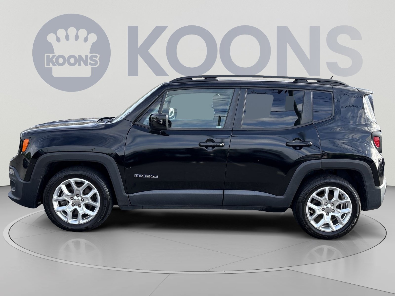 Used 2017 Jeep Renegade Latitude FWD image 2