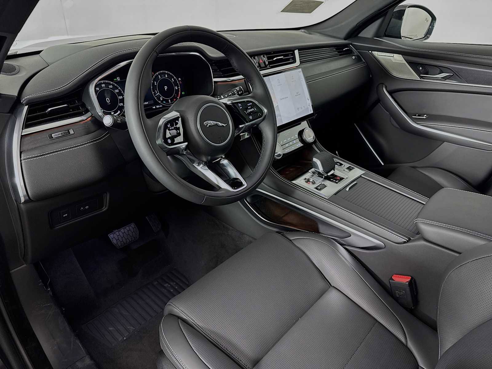 New 2026 Jaguar F-PACE R-Dynamic S image 9