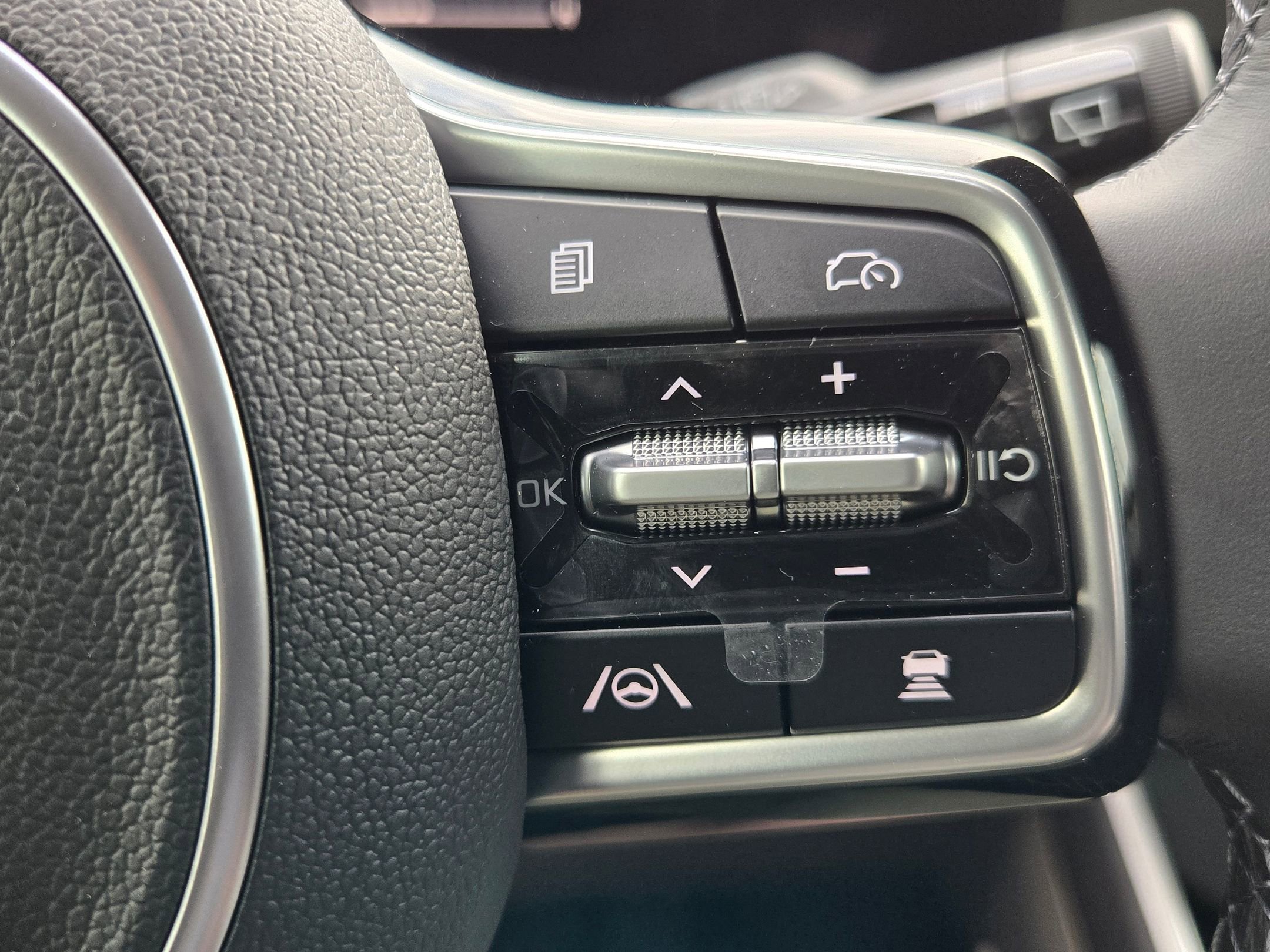 New 2026 Kia Carnival EX FWD image 27