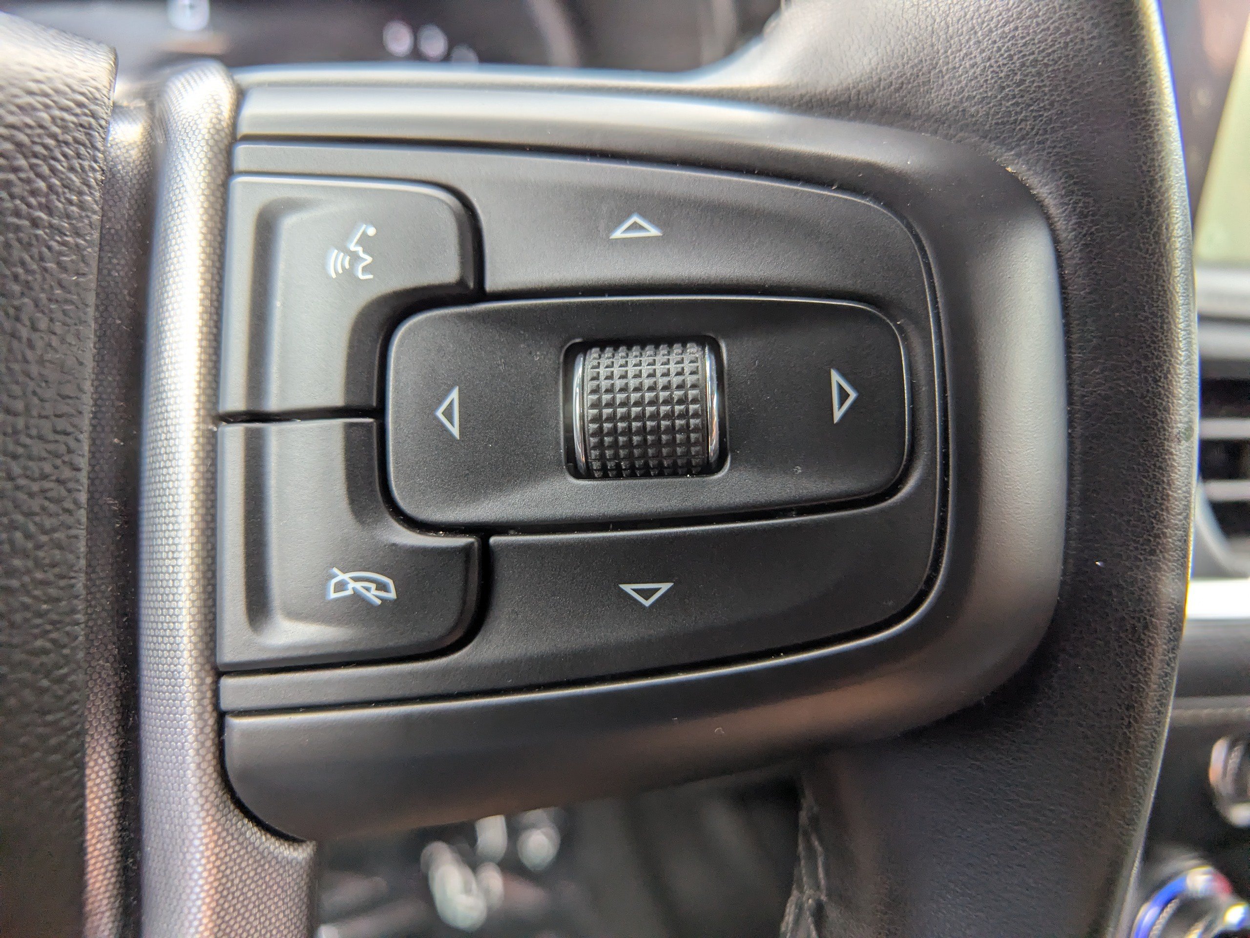 Used 2024 GMC Yukon XL SLT AWD/4WD image 28